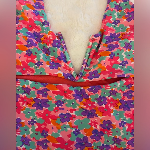 HEAT SWIMWEAR V Neck One Piece St Barts Floral Pattern NWT Women's size XL - Picture 2 of 6
